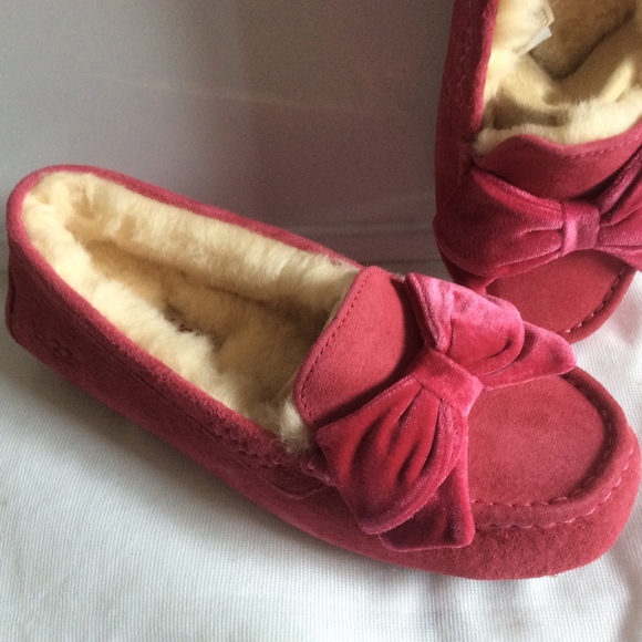 ugg bow slippers